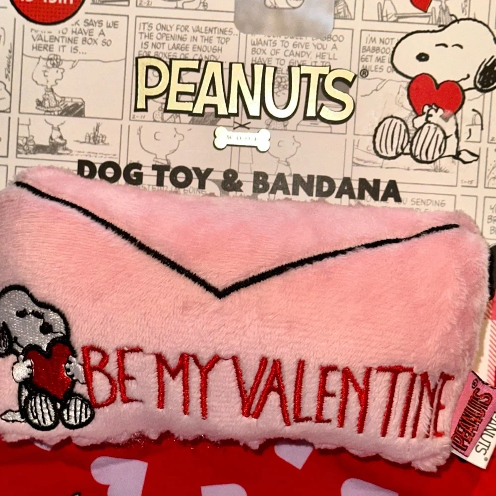NWT Peanuts Valentine's Dog Bandana and Toy. Size S/M